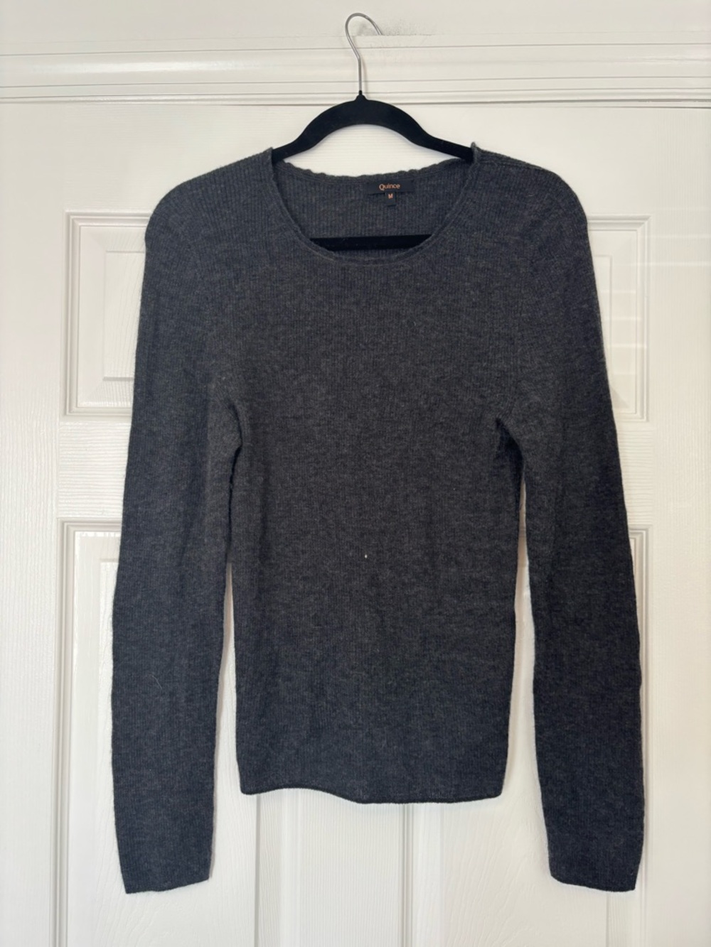 Quince 100% Cashmere Fitted Scalloped Crewneck Sweater Medium